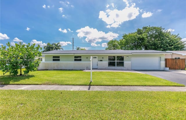 1121 NW 75th Ter - 1121 Northwest 75th Terrace, Plantation, FL 33313