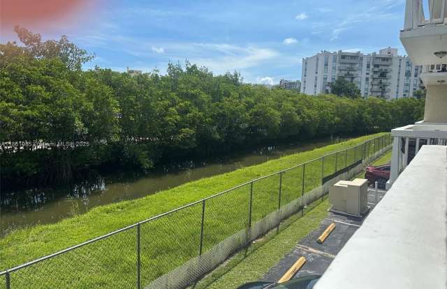 Photo of 1801 NE 140th St