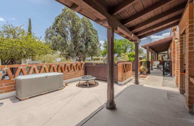 302 South Paseo Cerro