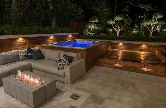 Photo of 1365 SW 18th St