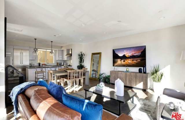 1414 1/2 N Stanley Avenue