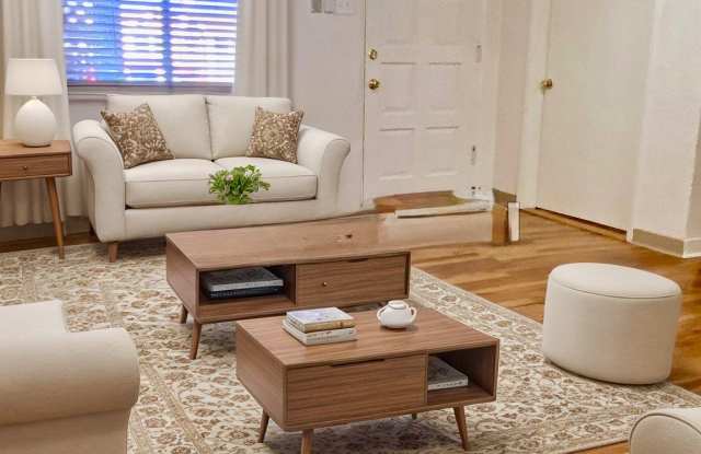 Photo of 502 Los Arboles Avenue Northwest