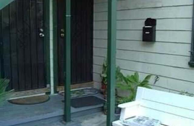 150 S Kenmore Ave unit: 150 1/2