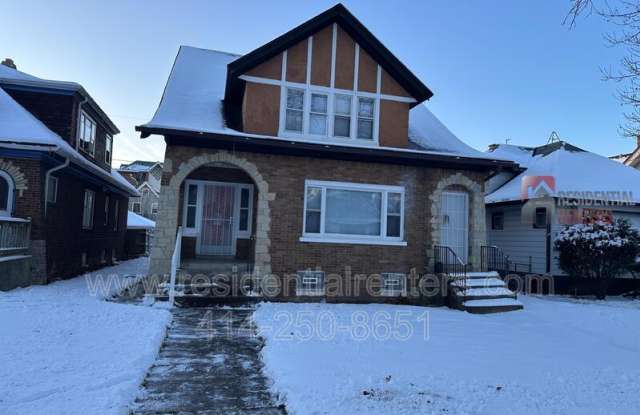 4043 N 24th Place