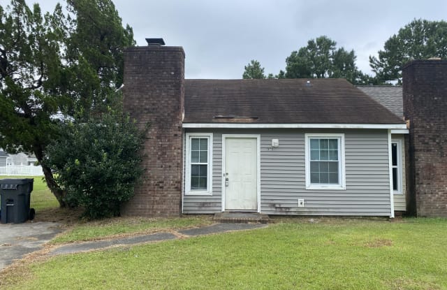 372 W Frances Street - 372 W Frances St, Jacksonville, NC 28546