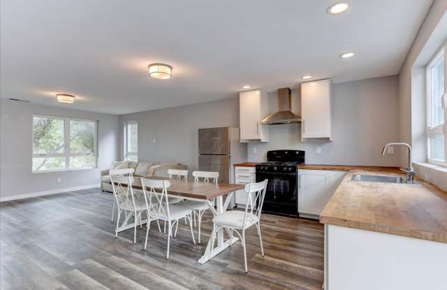 Smashing CU 3bed/2bath/Top Floor Unit