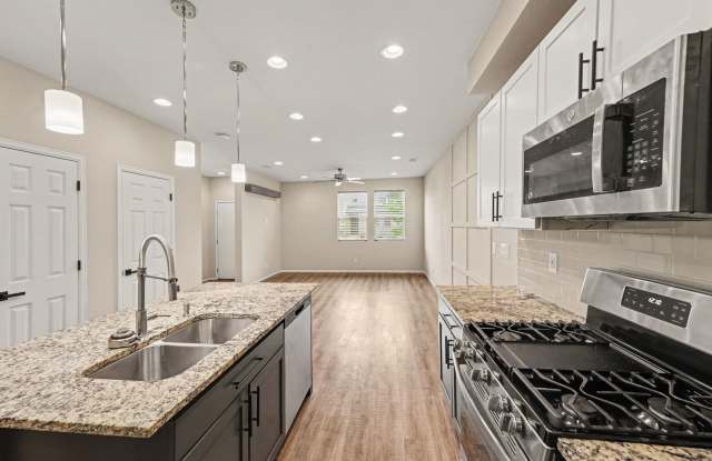 Modern 3BR Townhome with Attached 2-Car Garage & Resort-Style Community