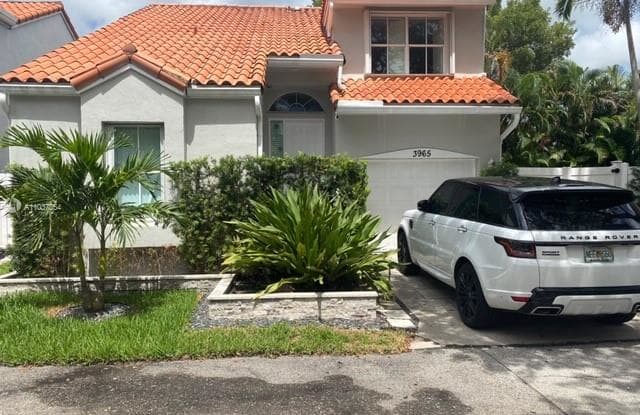 3965 Hyde Park Cir - 3965 Hyde Park Circle, Hollywood, FL 33021