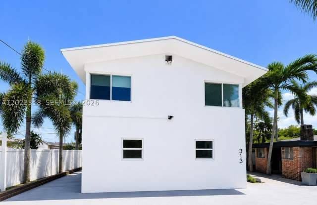 313 SW 1st Street