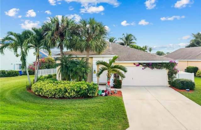 4668 SE Winter Haven Court