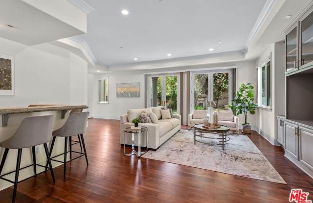 2997 Beverly Glen Cir