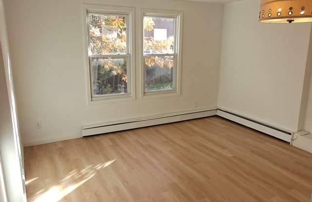 Photo of 42 Babcock Street - 2