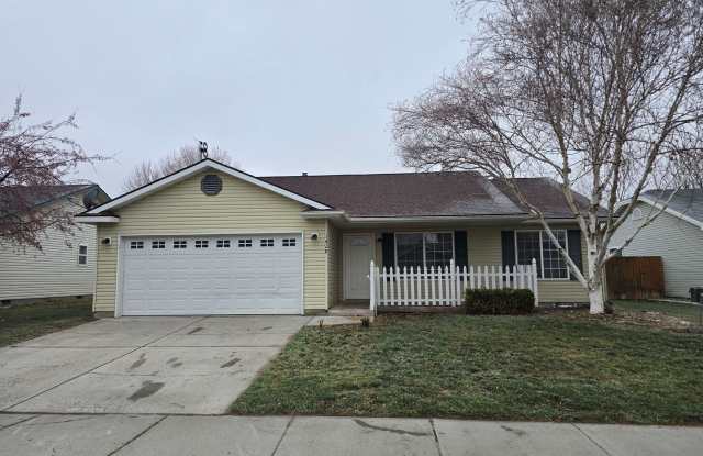 Freshly Updated 3 Bed | 2 Bath Home with Sunroom  Fenced Yard – Twin Falls