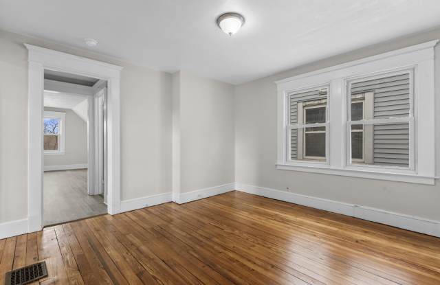 16 Ellsworth Avenue - 3rd Flr