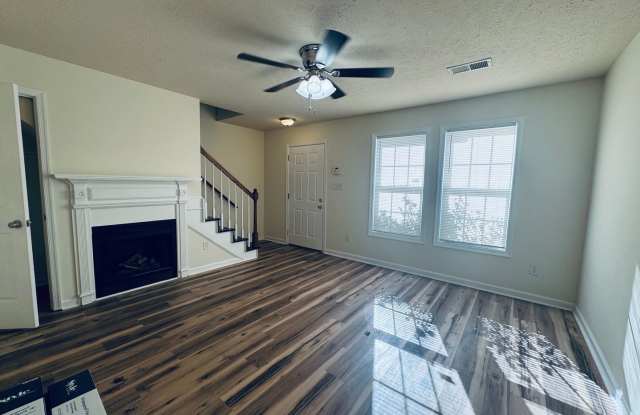 Beautiful Town House, Conveniently located.