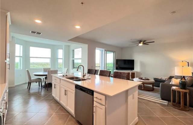 14121 Heritage Landing