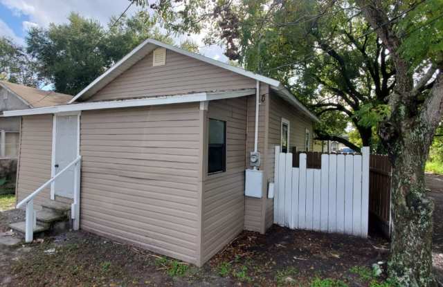 Remodeled 2/1 in Lakeland- Move-In Ready! photos photos