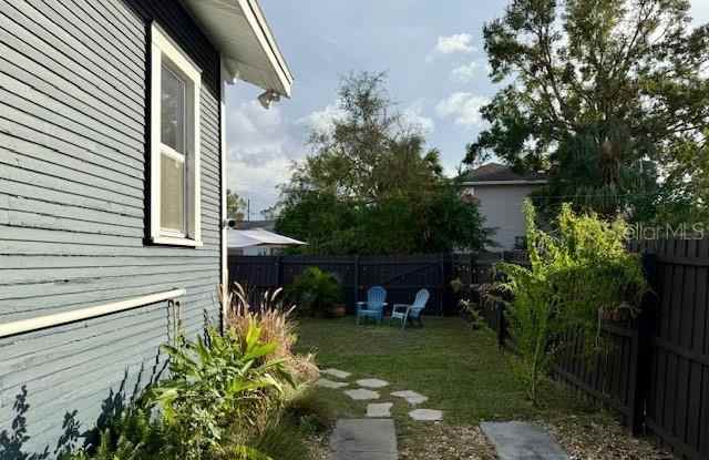 1912 W CHERRY STREET