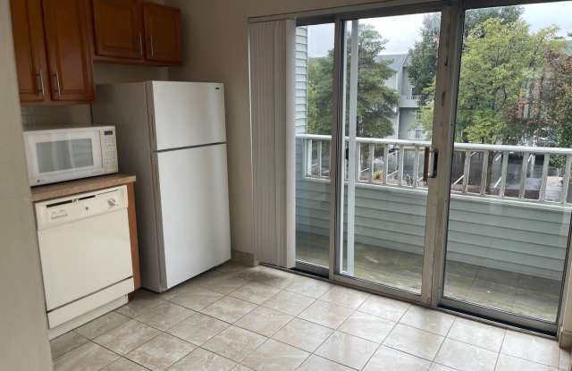 Modern Duplex with Pool, Parking, 2 balconies and 1 deck, Large Bedrooms, 1.5 bath 1 FREE MONTH