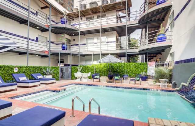 Photo of 209 E 4th St