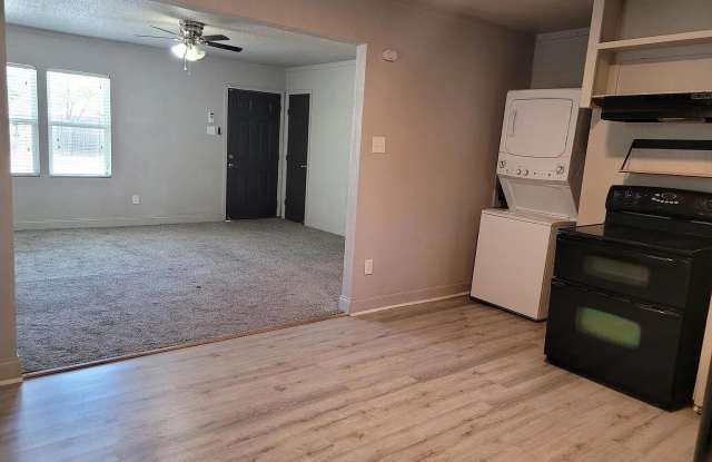 2404 Avenue U unit: Front