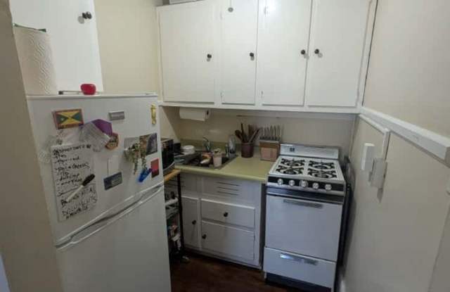 Renovated Apartment in Prime Center Square – Walk to Washington Park!