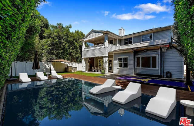 4135 Dixie Canyon Ave