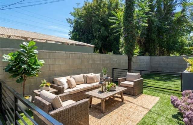 11516 Emelita Street