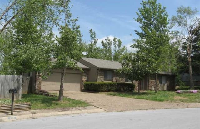 3124 Navajo  CT - 3124 E Navajo Ct, Fayetteville, AR 72701