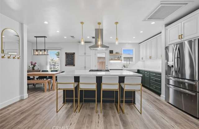 Photo of 5030 W 130th