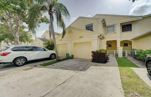 9973 SW 118th Ct - 9973 Southwest 118th Court, Kendall, FL 33186