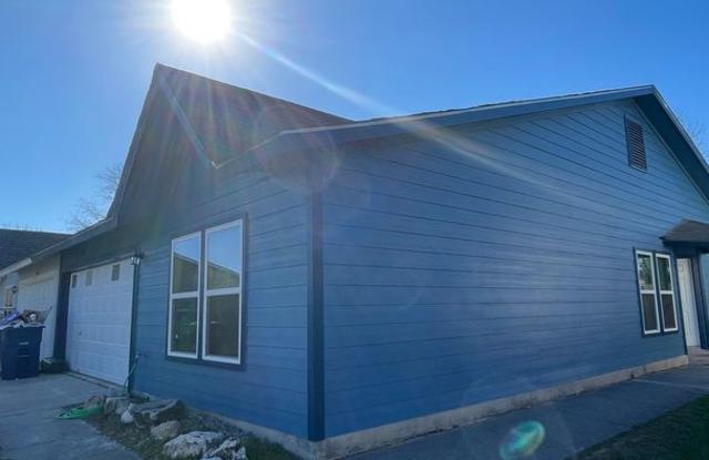 Large 2/2 duplex with a 2 car garage