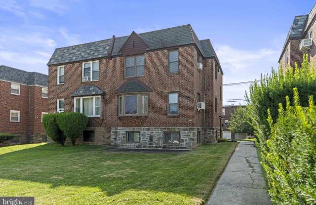 936 E VERNON Road unit: 2