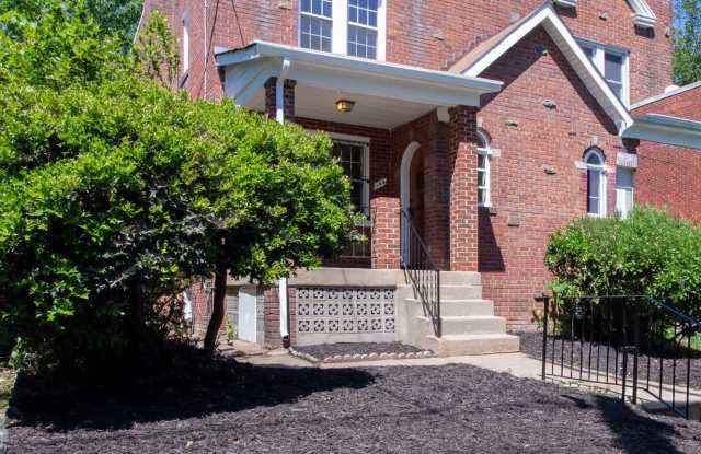 104 53RD Street NE