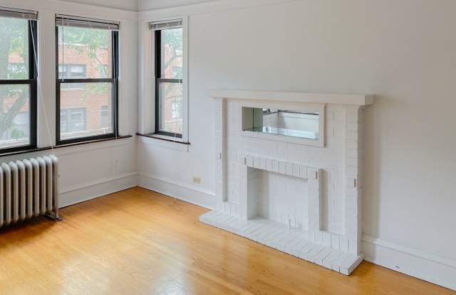 1448 West Cornelia Avenue