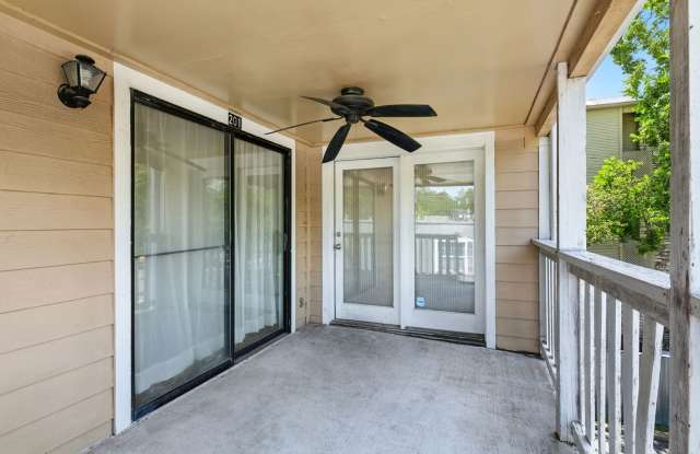 FABULOUS walkable/bikeable 3BR with parking in Hyde Park