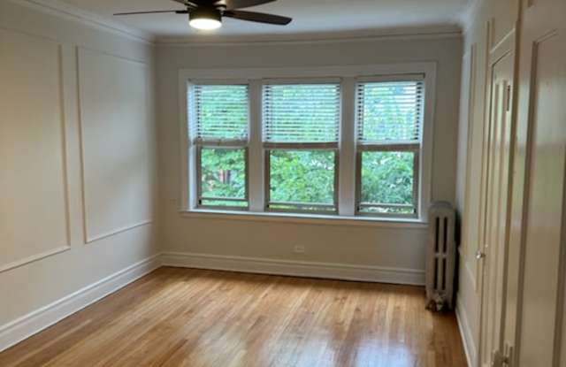 5728 S. Blackstone #304