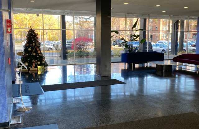 Large 744 sq.ft. 1 bedroom in historic Riverpark DC building