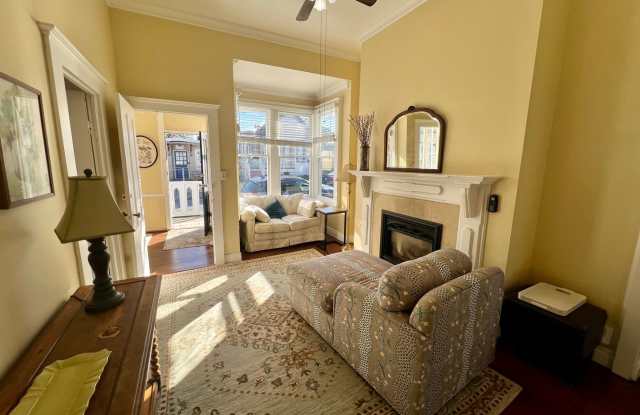 Charming 2 bedroom home in Pacific Grove!