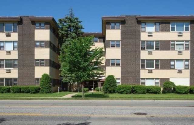 Photo of 8466 Skokie Blvd