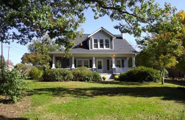 Four bedroom, 2 bath house in Mebane