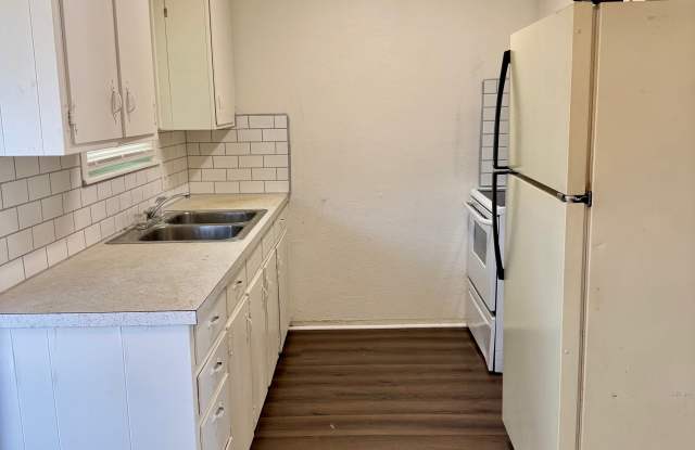 3321 Wingate Drive - 3323