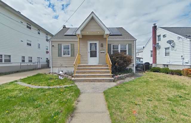 82 Huron Ave