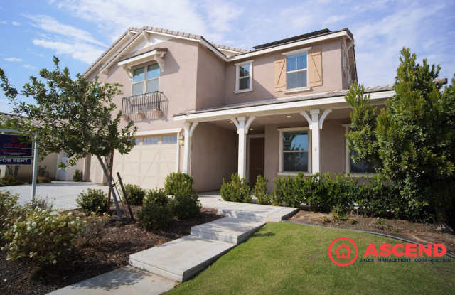 Beautiful 4-Bedroom Located In Highgate Community!