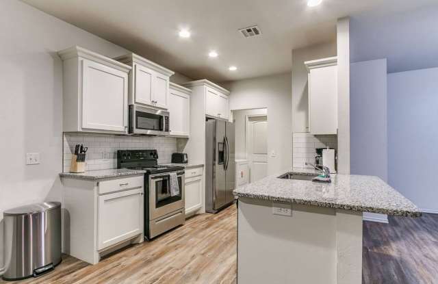 Modern 3BR/2BA Duplex | All Utilities Included | Downtown Edmond