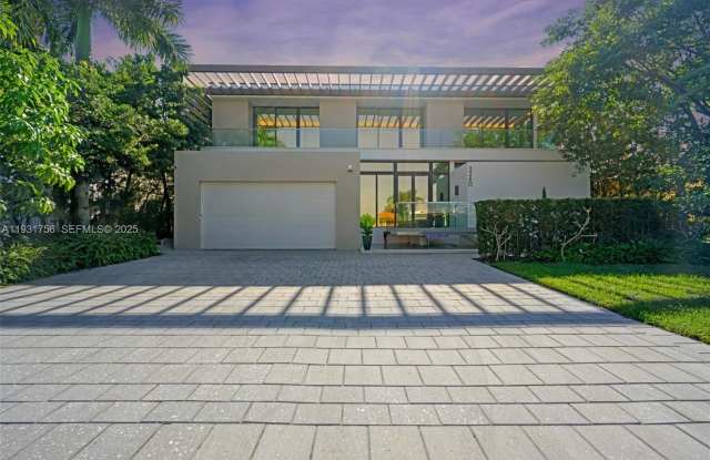 Photo of 3260 NE 165th St