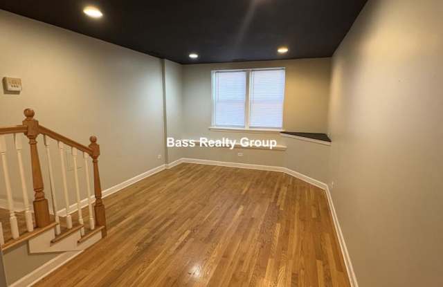 6968 North Greenview