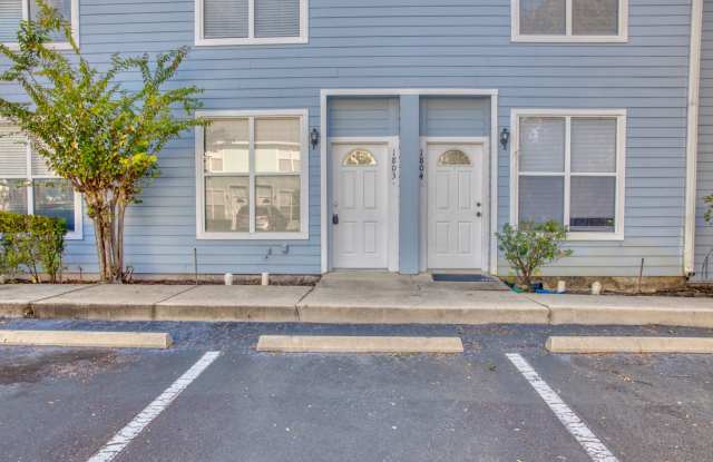 Spacious townhome in Kensington North