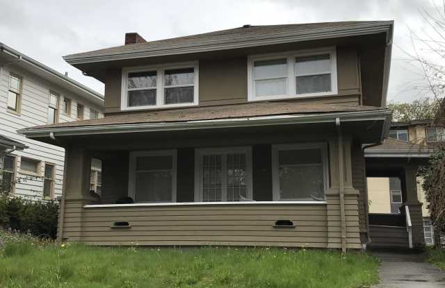Photo of 8 Bedroom 2 Bathroom House 6 Parking Spots U District