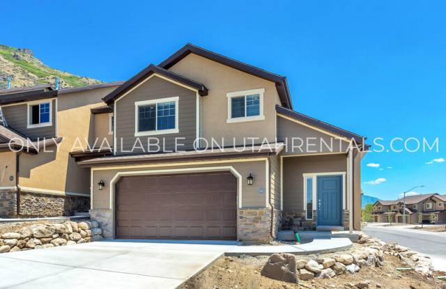 1692 E Aspen Loop